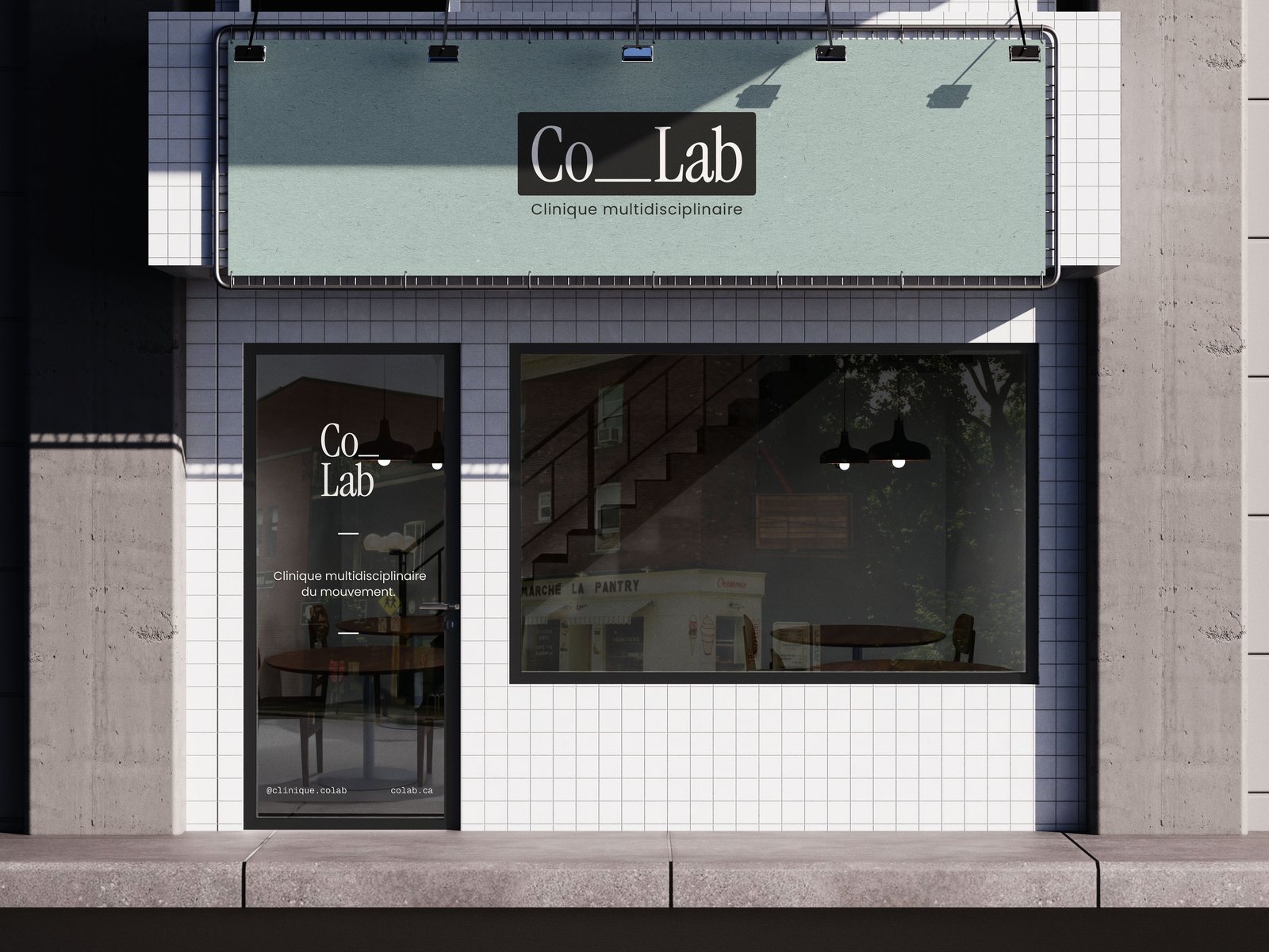 La devanture de la Clinique Co_Lab, avec son bandeau au logo au-dessus de la vitrine